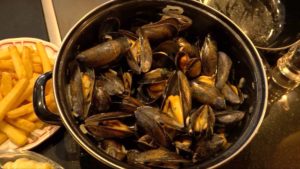 Super Soirée Moules Vendredi 6 octobre à partir de 18h @ Stade de Stockay Warfusée | Saint-Georges-sur-Meuse | Région Wallonne | Belgique
